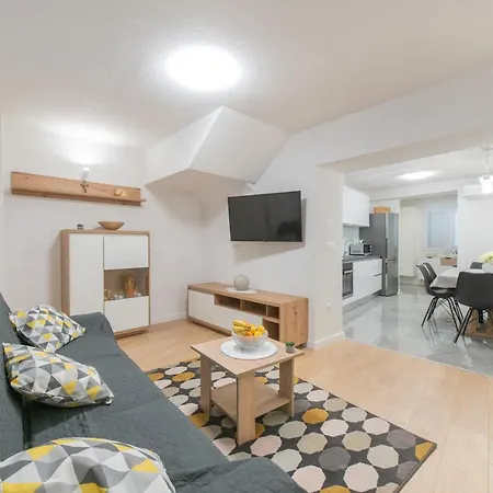 Mara Apartment