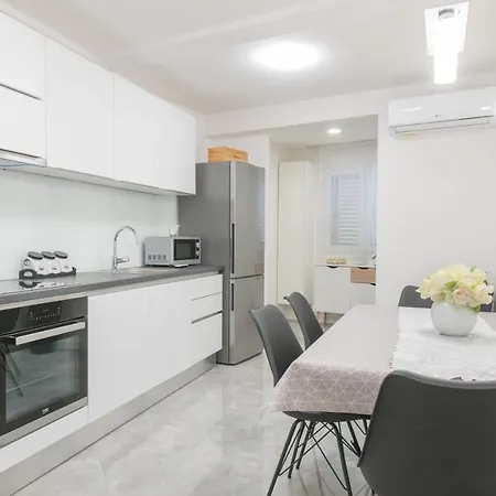 Apartment Mara Kastela