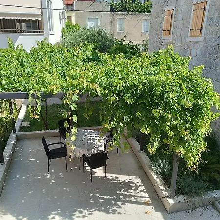 Apartment Mara Kastela