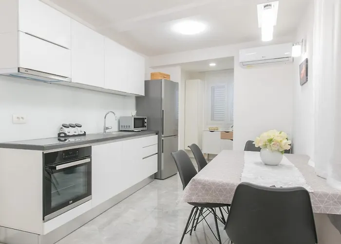 Apartment Mara Kastela
